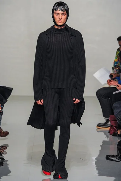 Look 16